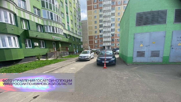 Иномарка наехала на 7-летнего самокатчика во дворе на Революционной в Иванове